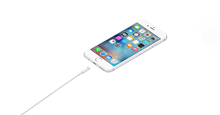 欧洲议会将提案统一充电接孔，无孔化 iPhone 可能应运而生